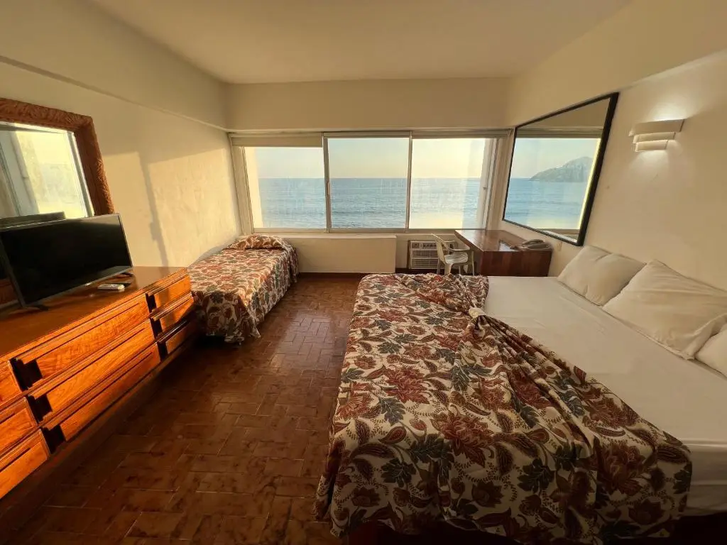 Spacious sea-view family room